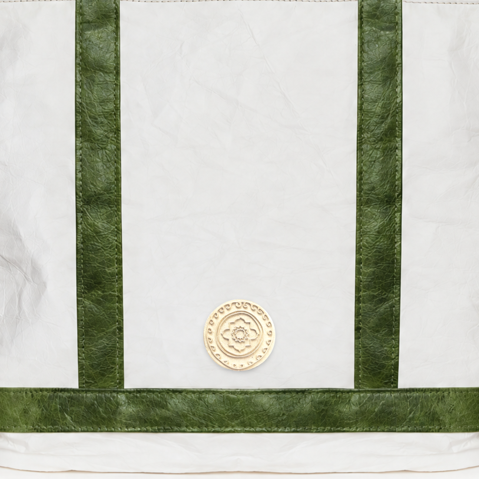 Classic Cosima Tote Off White / Emerald coin detail