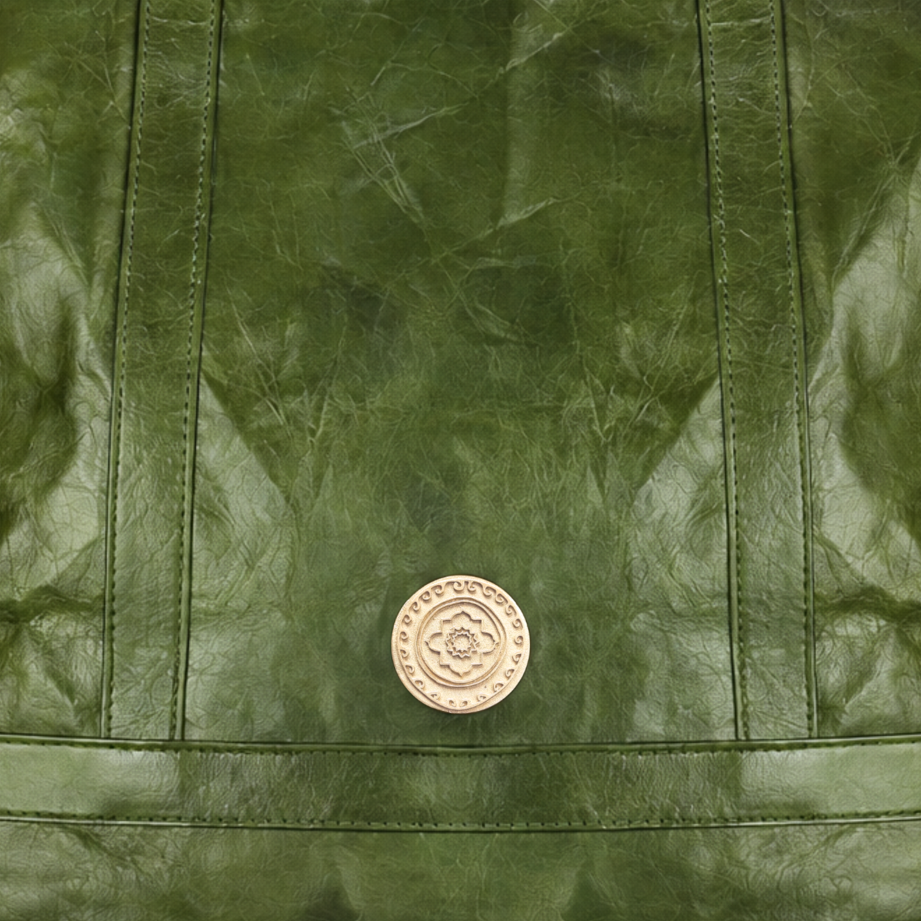 Maxi Cosima Tote Emerald coin detail