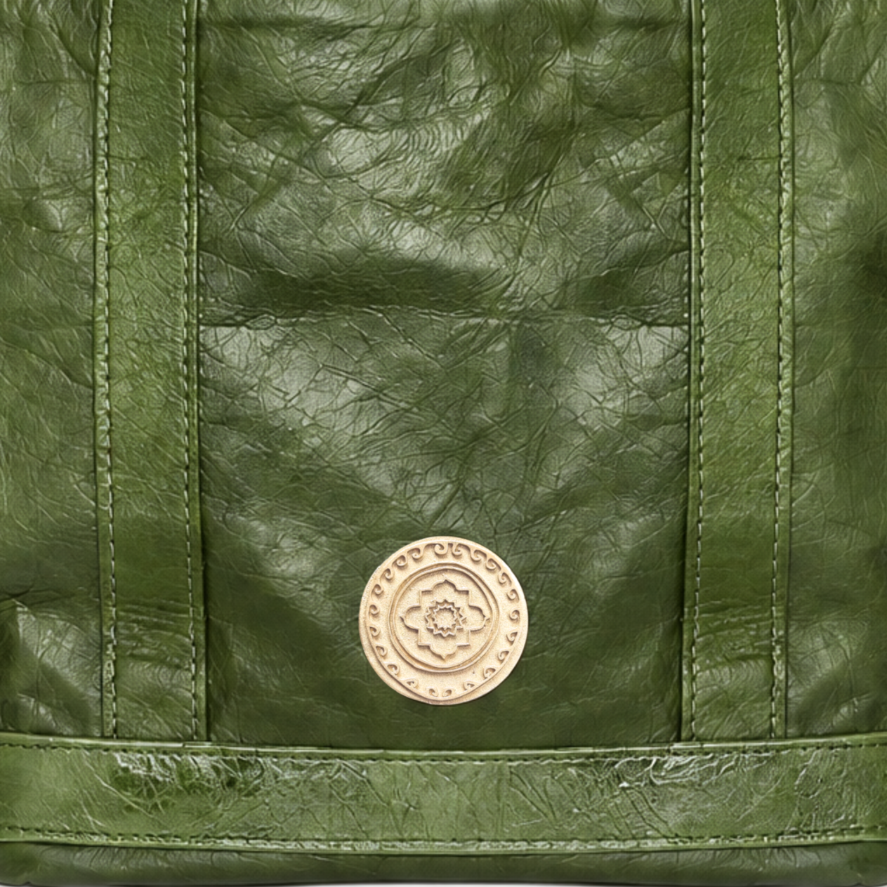 Mini Cosima Tote Emerald coin detail