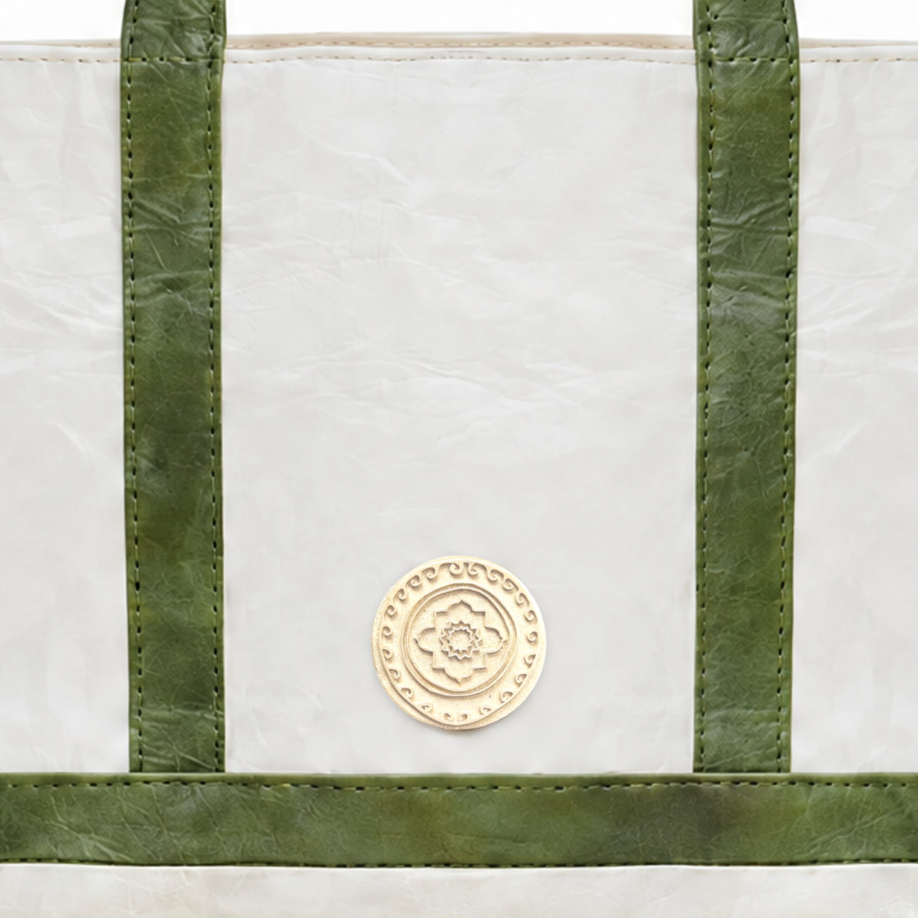 Mini Cosima Tote Off White / Emerald coin detail